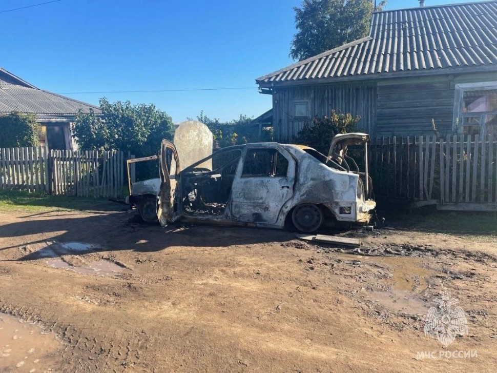 Житель Нёноксы спас односельчанина из горящей машины